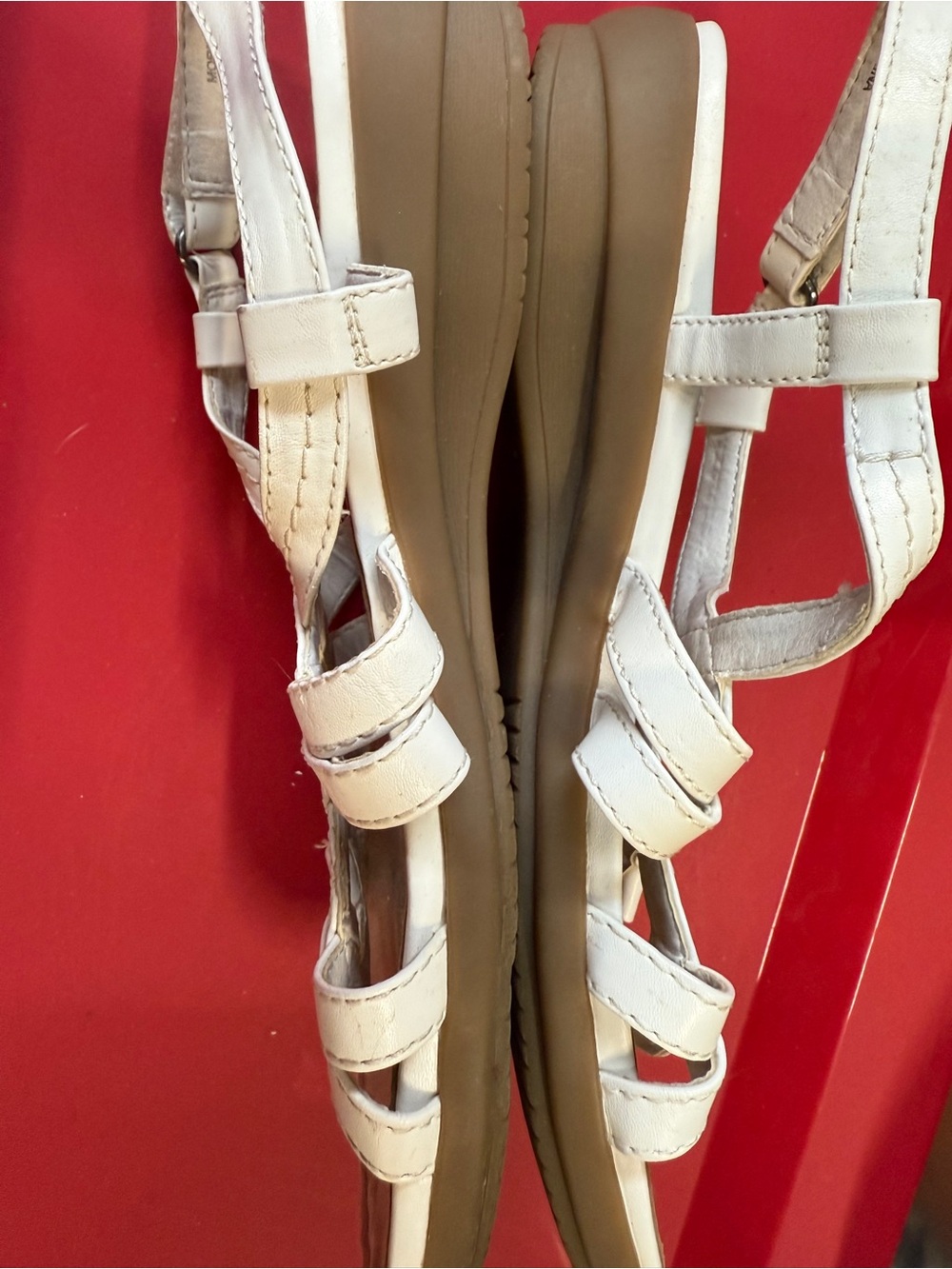 Yuu Women's White Strappy Comfort Sandals Women’s SZ 8 - Picture 10 of 12